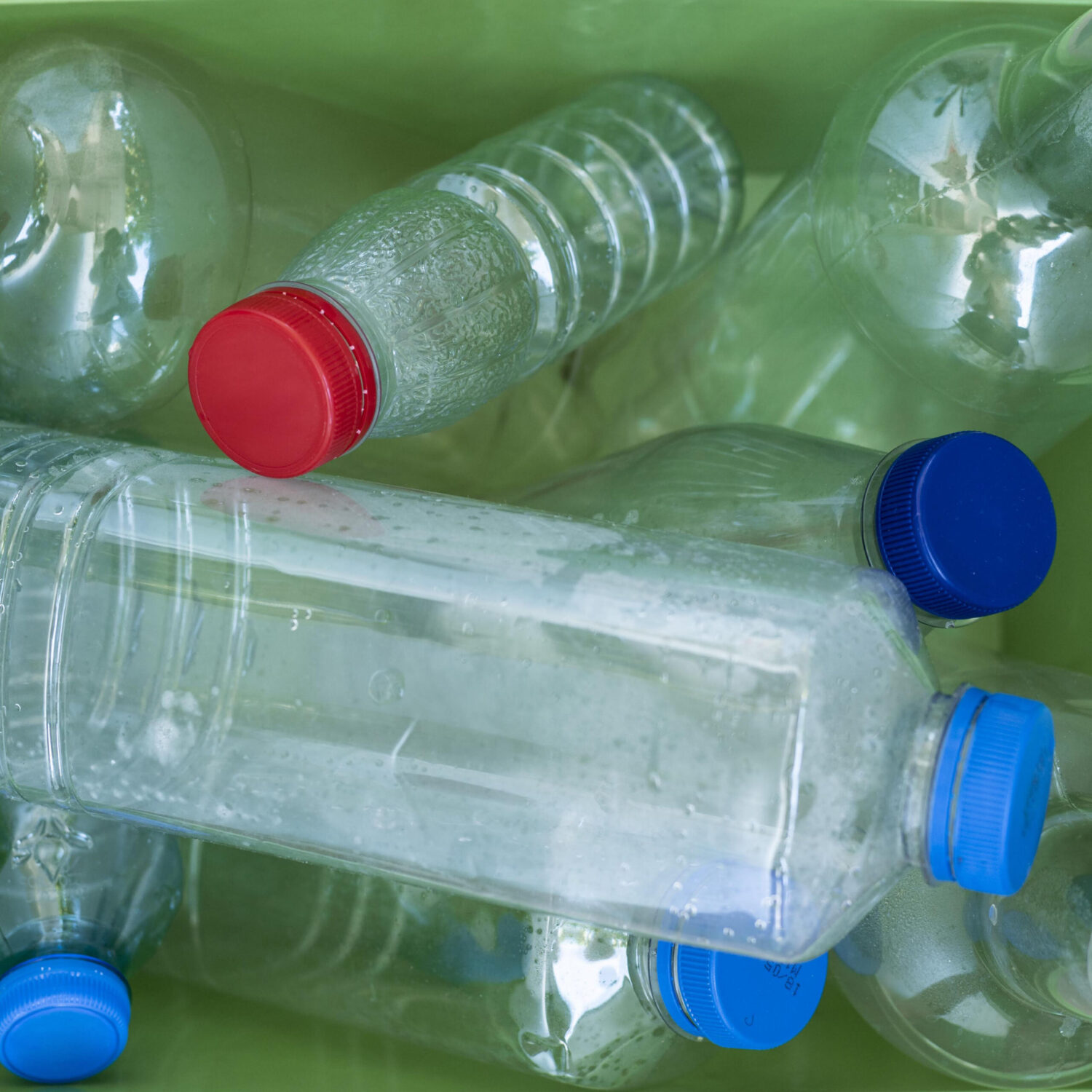 Taux de collecte des bouteilles en plastique : l’ADEME confirme le retard irratrapable de la France